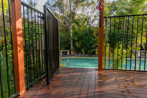 5 Reasons to Build a Fence Around Your Pool
